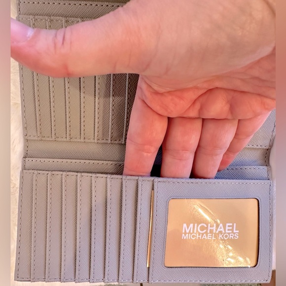 MK! Trifold Leather Wallet/Ash Gray/Jet Set Travel - Picture 9 of 16